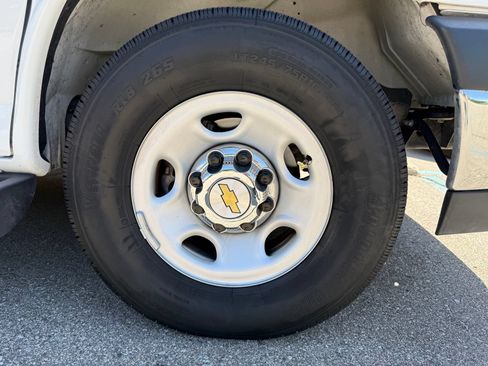 Used 2025 Chevrolet Express 3500 LT w/ LT Preferred Equipment Group RWD image 21