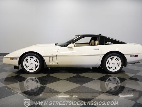 Used 1988 Chevrolet Corvette Coupe RWD image 2