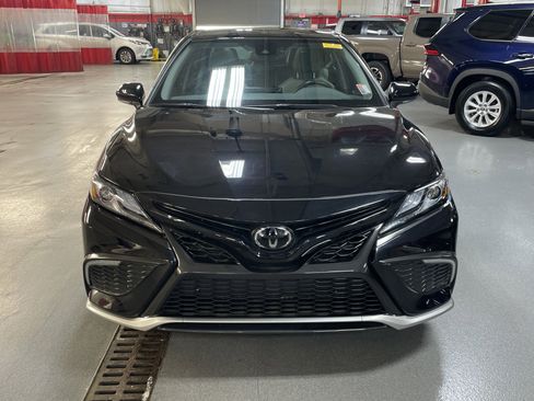Used 2023 Toyota Camry XSE image 3
