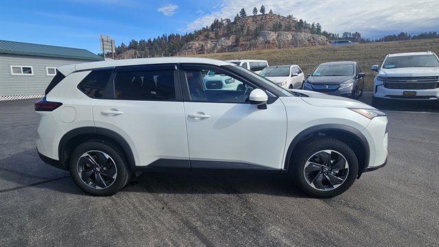Used 2025 Nissan Rogue SV AWD/4WD image 4