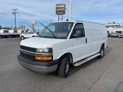 Used 2021 Chevrolet Express 2500 w/ Driver Convenience Package RWD image 3