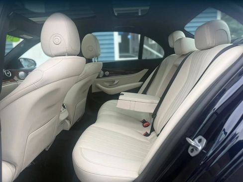 Used 2019 Mercedes-Benz E 300 4MATIC image 29
