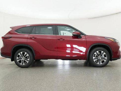 New 2026 Toyota Highlander XLE AWD/4WD image 4