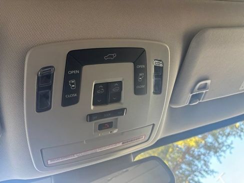 Used 2023 Toyota Sienna XLE FWD image 14