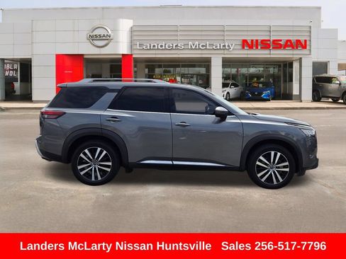 Used 2023 Nissan Pathfinder Platinum w/ Cargo Package AWD/4WD image 2