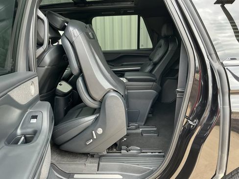 Used 2025 Lincoln Navigator L Reserve w/ Jet Appearance Package AWD/4WD image 22