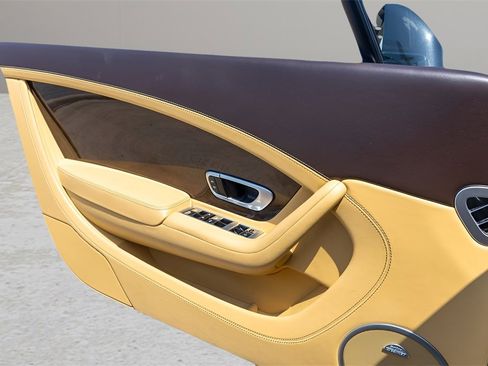 Used 2015 Bentley Continental GT image 23