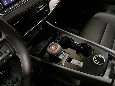 Used 2023 Nissan Rogue SV w/ SV Premium Package image 16