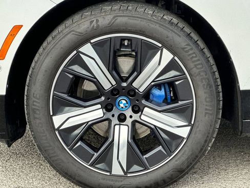 Used 2023 BMW iX xDrive50 w/ Sport Package image 32