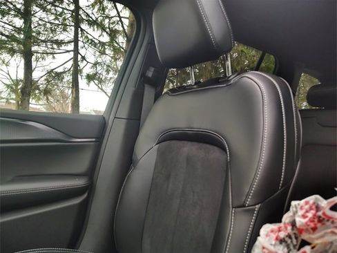 New 2025 Jeep Grand Cherokee Altitude image 28