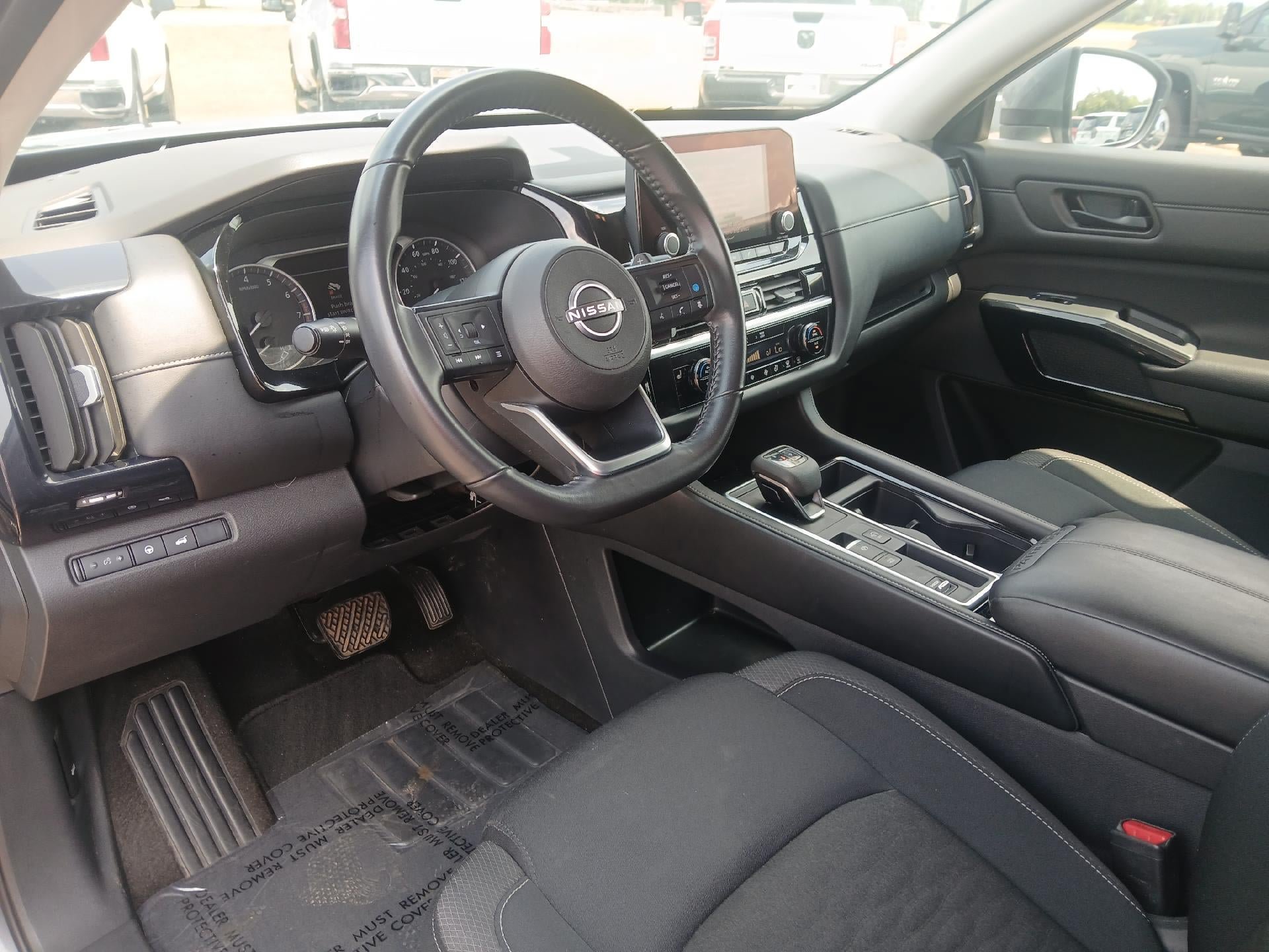 Used 2025 Nissan Pathfinder SV FWD image 11
