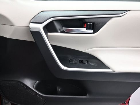 Used 2021 Toyota RAV4 XLE image 38