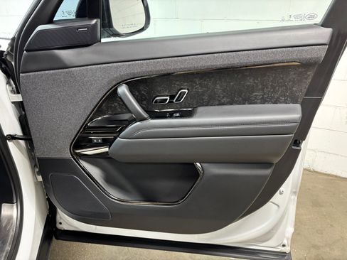 Used 2023 Land Rover Range Rover Sport SE AWD/4WD image 32