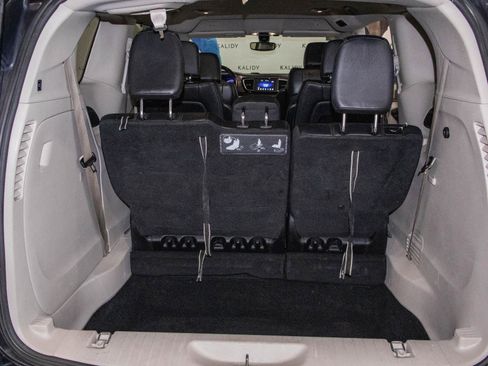 Used 2019 Chrysler Pacifica Touring-L image 23