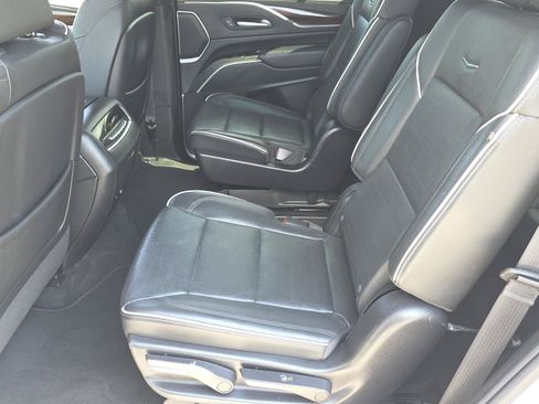 Used 2023 Cadillac Escalade Premium Luxury RWD image 27