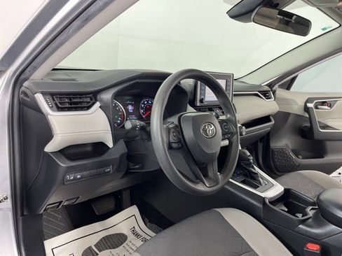 Used 2021 Toyota RAV4 XLE w/ Convenience Package FWD image 16