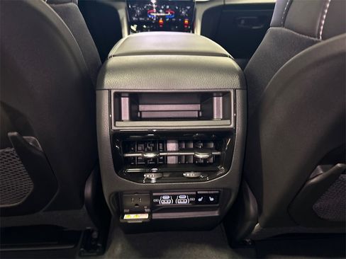 New 2025 Jeep Grand Cherokee Limited w/ Luxury Tech Group II image 28