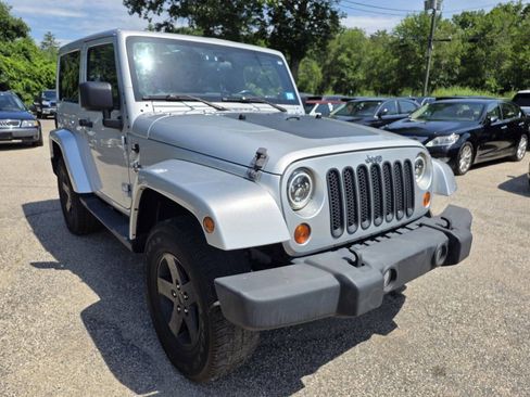 Used 2012 Jeep Wrangler Sahara AWD/4WD image 6