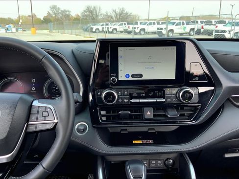 Used 2025 Toyota Highlander XSE image 7