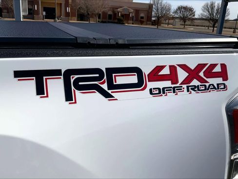 Used 2022 Toyota Tacoma TRD Off-Road image 31