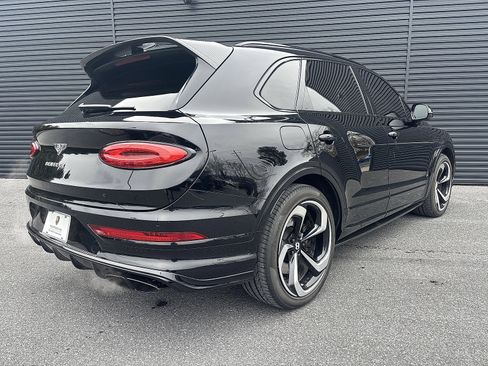 Used 2022 Bentley Bentayga V8 image 16