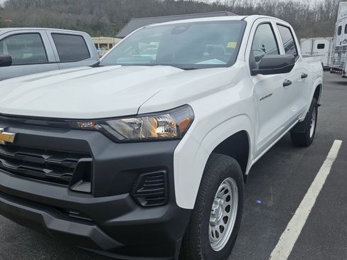 Used 2023 Chevrolet Colorado W/T image 2