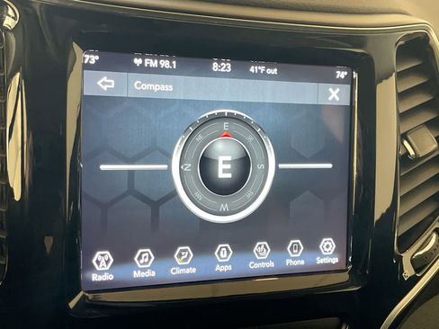 Used 2019 Jeep Cherokee Limited image 18