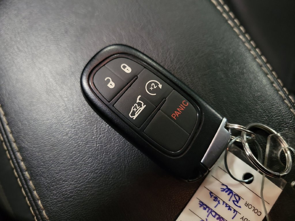 Used 2018 Jeep Cherokee Limited AWD/4WD image 19
