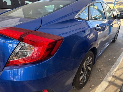 Used 2018 Honda Civic EX image 7