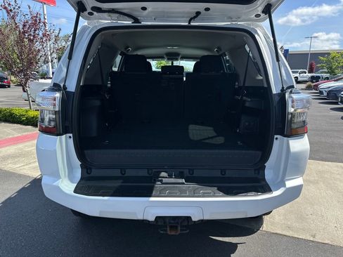 Used 2018 Toyota 4Runner SR5 AWD/4WD image 25