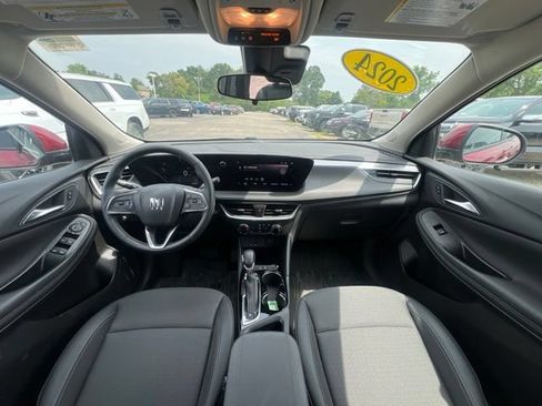 Used 2024 Buick Encore GX Preferred w/ Comfort Package FWD image 19