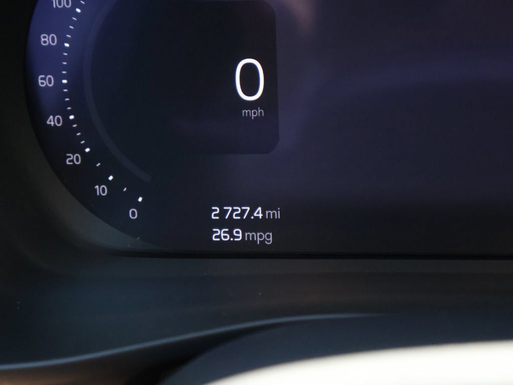 Used 2025 Volvo XC40 B5 Plus AWD/4WD image 30