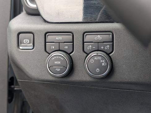 Used 2025 Chevrolet Silverado 1500 LT image 24