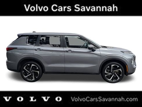 Used 2024 Mitsubishi Outlander SE image 3
