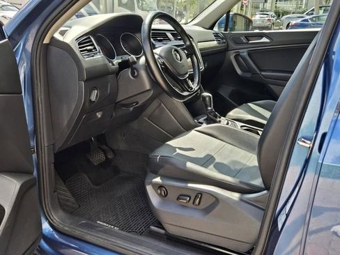 Used 2019 Volkswagen Tiguan SE w/ Panoramic Sunroof Package image 14