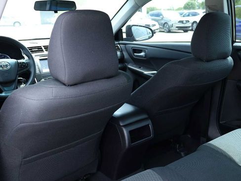 Used 2016 Toyota Camry LE FWD image 12
