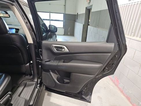 Used 2015 Nissan Pathfinder Platinum w/ Cargo Package AWD/4WD image 16