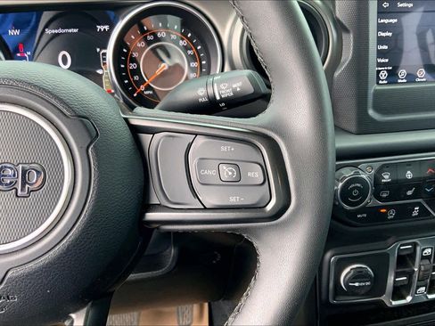 Used 2023 Jeep Gladiator Sport AWD/4WD image 24