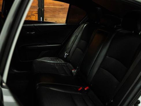 Used 2017 Honda Accord Sport image 10