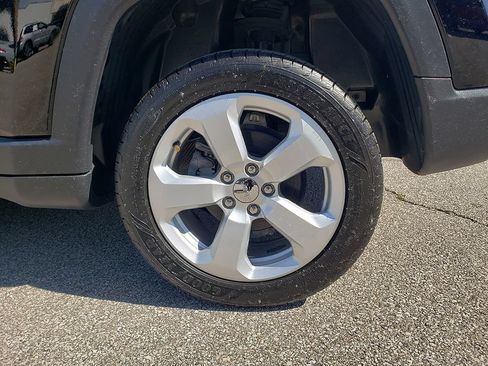 Used 2019 Jeep Compass Latitude w/ Cold Weather Group AWD/4WD image 15