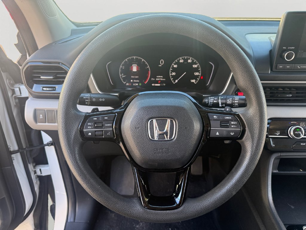 Used 2023 Honda Pilot LX image 12