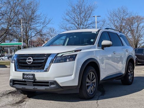 Used 2023 Nissan Pathfinder SV AWD/4WD image 3