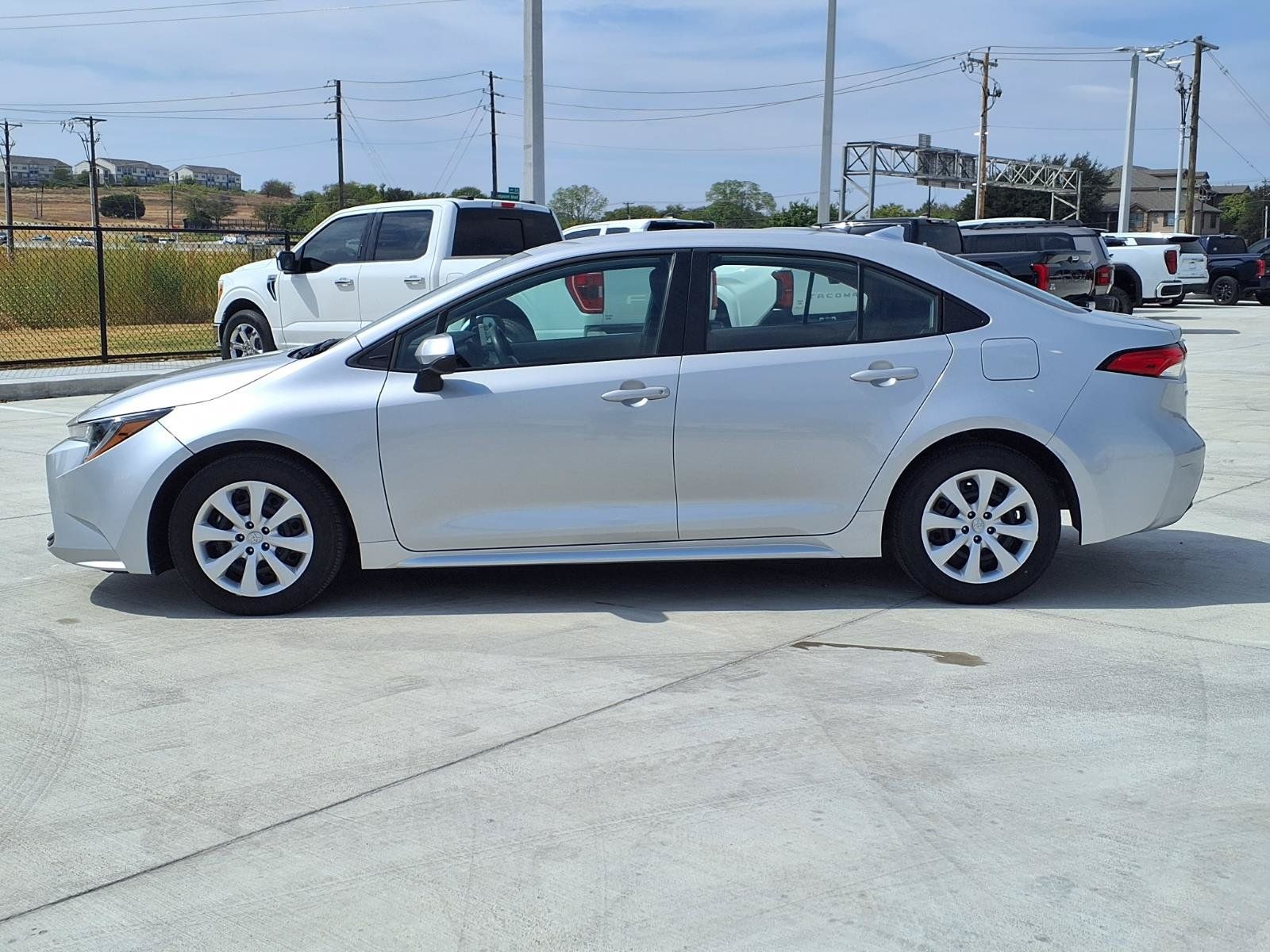 Used 2026 Toyota Corolla LE FWD image 6
