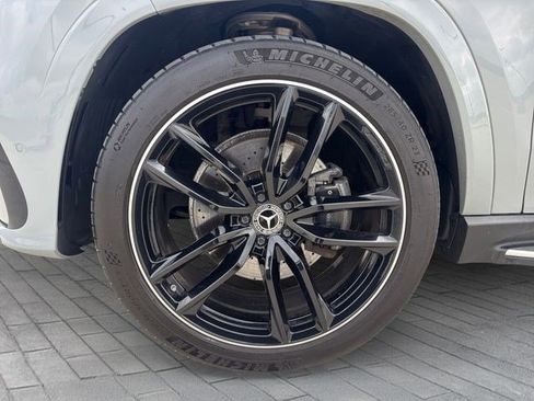 Used 2024 Mercedes-Benz GLS 580 4MATIC image 9