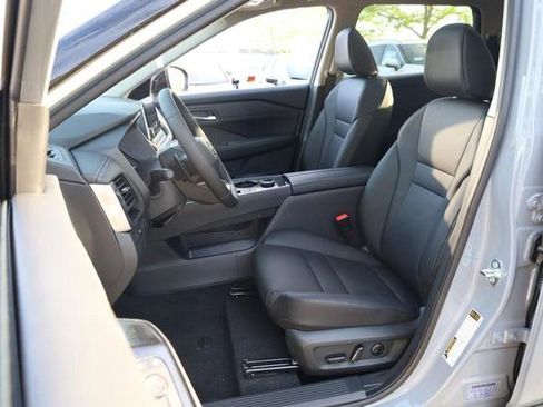 New 2026 Nissan Rogue SV AWD/4WD image 8