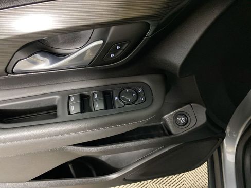 Used 2023 GMC Terrain SLE w/ Driver Convenience Package image 13