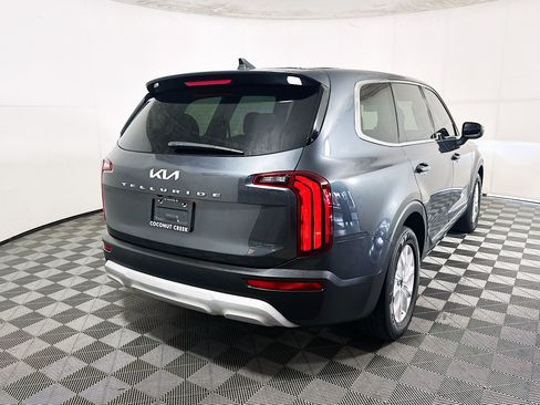 Used 2022 Kia Telluride LX FWD image 3