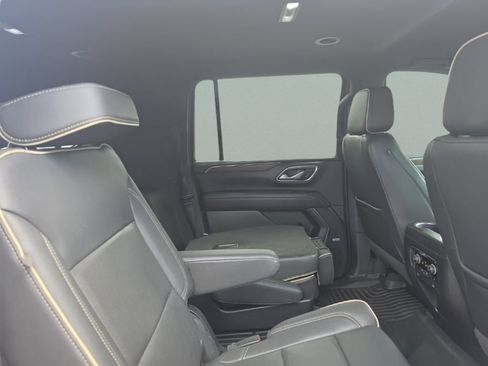 Used 2022 Chevrolet Suburban Premier AWD/4WD image 31