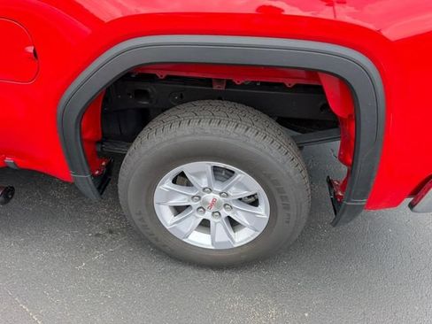 Used 2025 GMC Sierra 1500 SLE AWD/4WD image 8