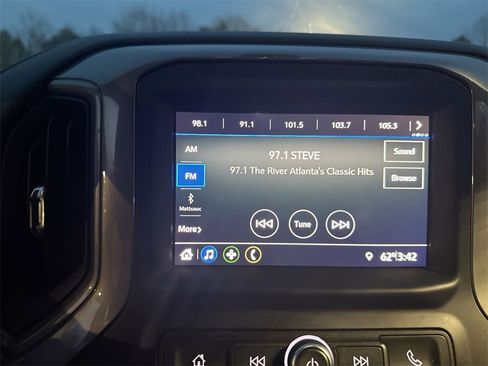 Used 2020 Chevrolet Silverado 1500 Custom w/ Custom Value Package image 25